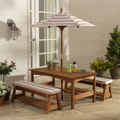Gartentisch & Bänke mit Sitzkissen/Sonnenschirm, KidKraft | yomonda